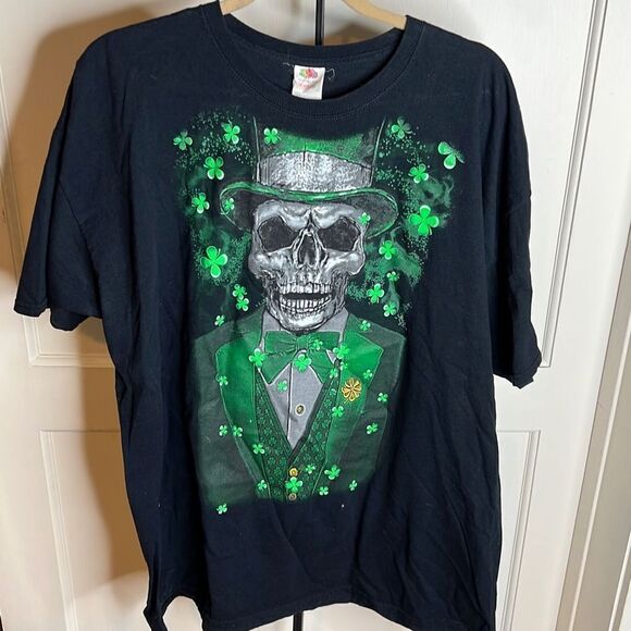 ❤️St Patrick’s Day Skull Tshirt 4 Leaf Clover Good Luck Vintage - Picture 5 of 5